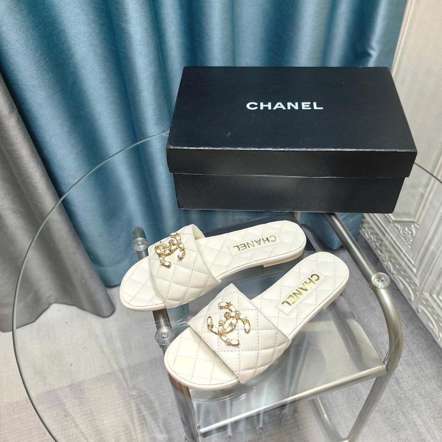 QUILTED SLIPPERS WHITE SHEEPSKIN - 35