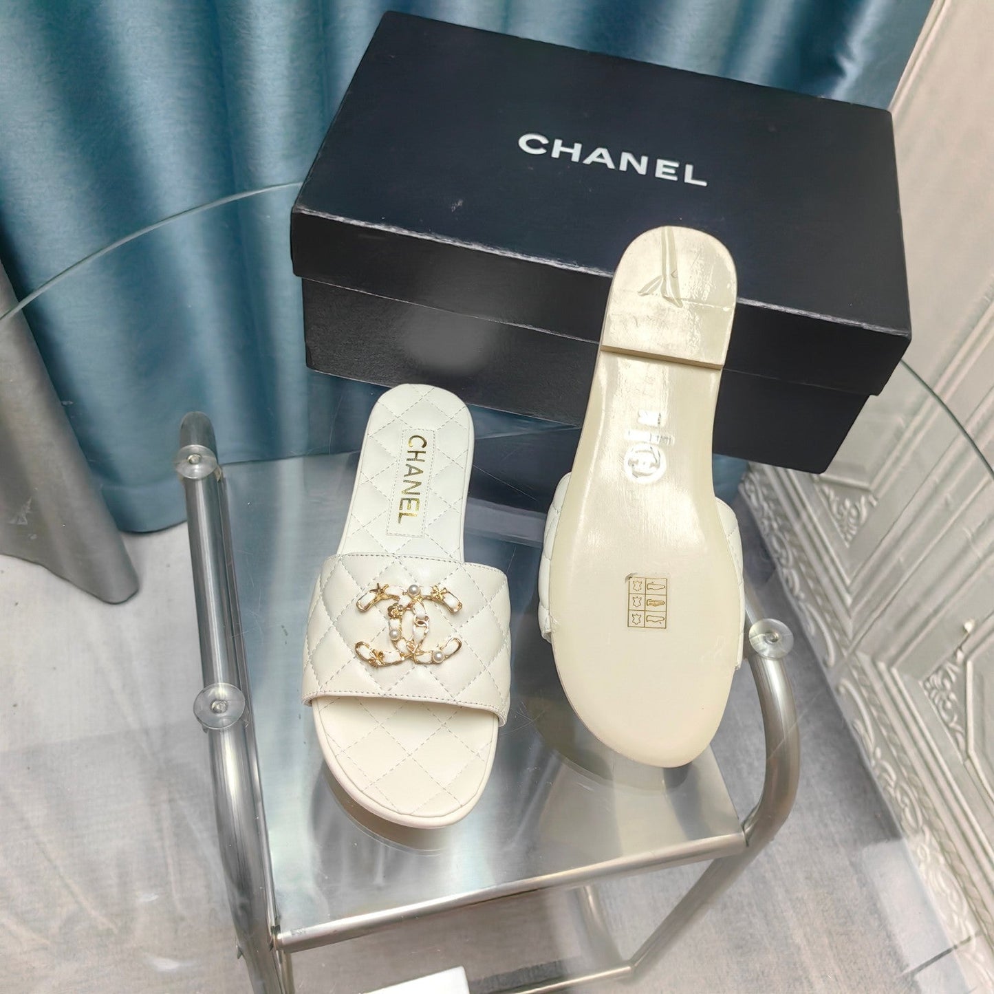 QUILTED SLIPPERS WHITE SHEEPSKIN - 35