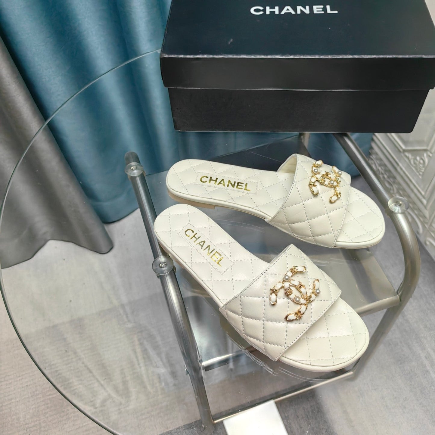 QUILTED SLIPPERS WHITE SHEEPSKIN - 35
