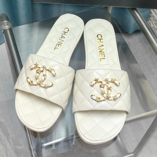 QUILTED SLIPPERS WHITE SHEEPSKIN - 35