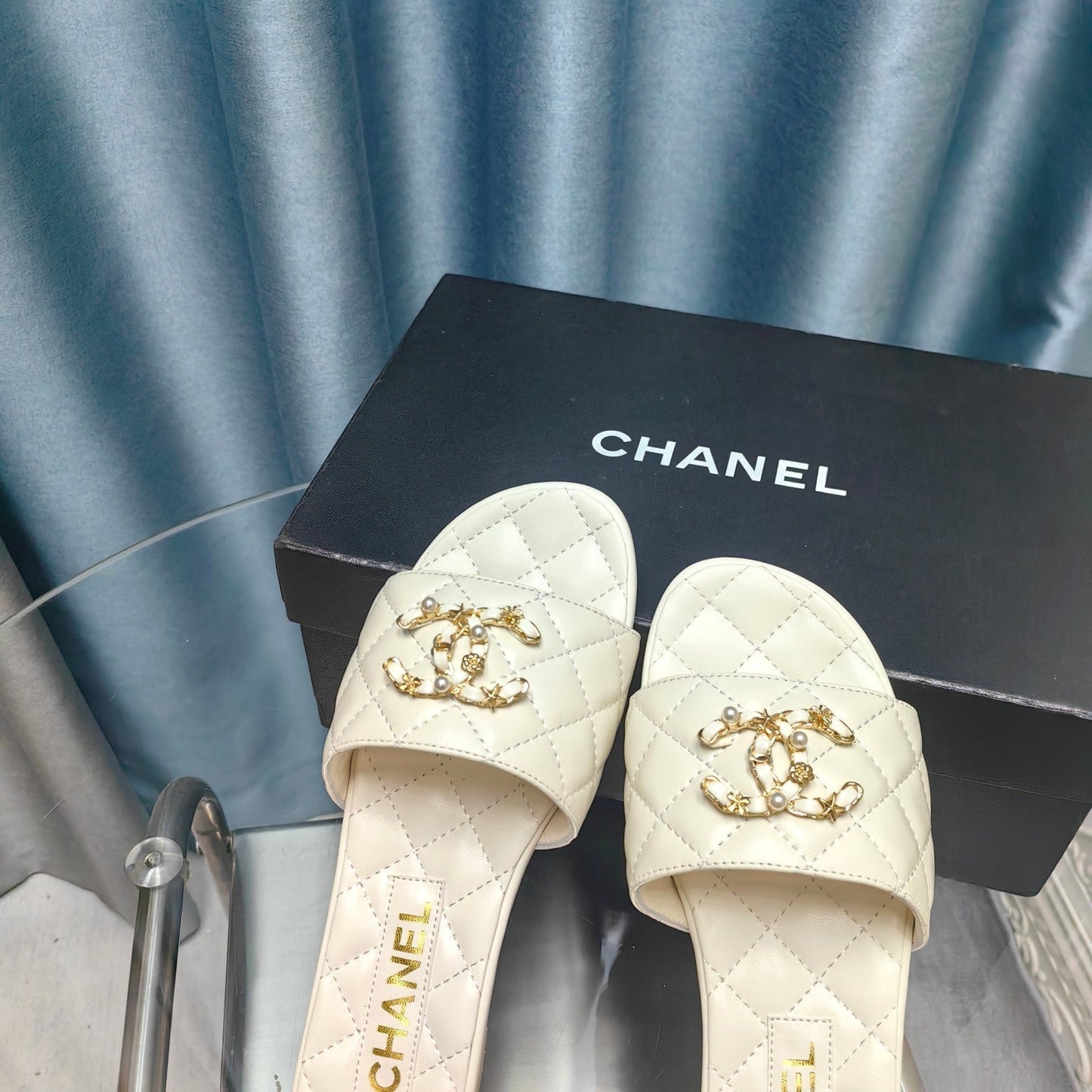 QUILTED SLIPPERS WHITE SHEEPSKIN - 35