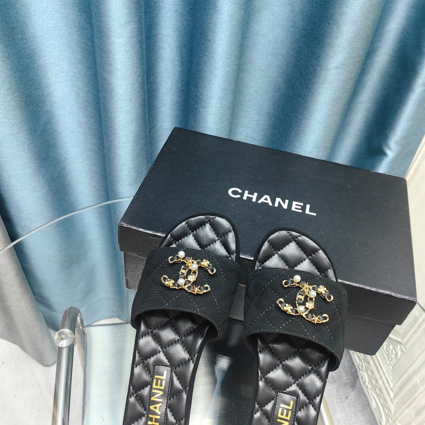 QUILTED SLIPPERS BLACK SUEDE AND SHEEPSKIN - 35