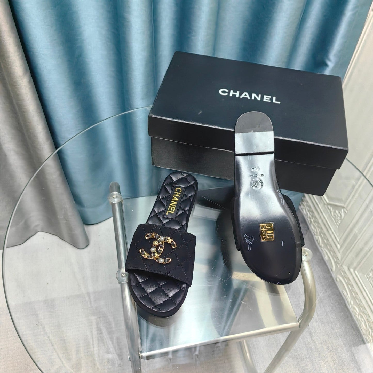 QUILTED SLIPPERS BLACK SUEDE AND SHEEPSKIN - 35