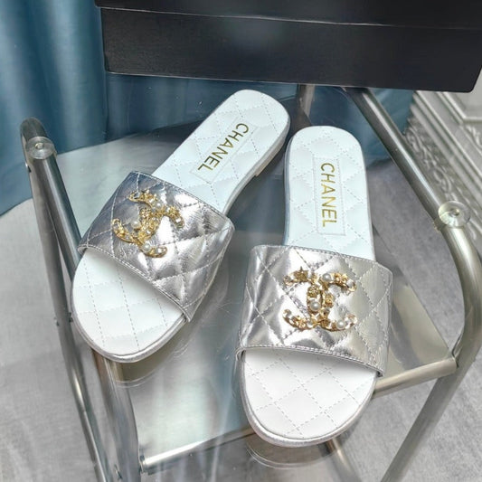 QUILTED SLIPPERS SILVER SHEEPSKIN - 35
