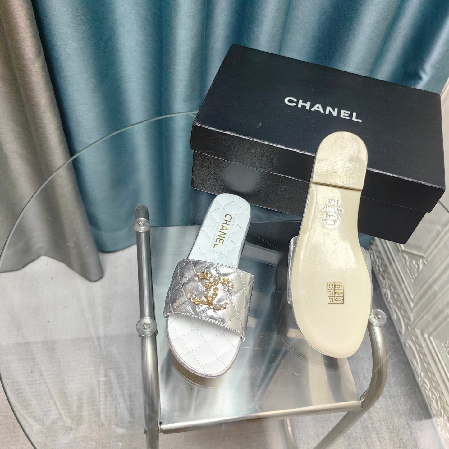 QUILTED SLIPPERS SILVER SHEEPSKIN - 35