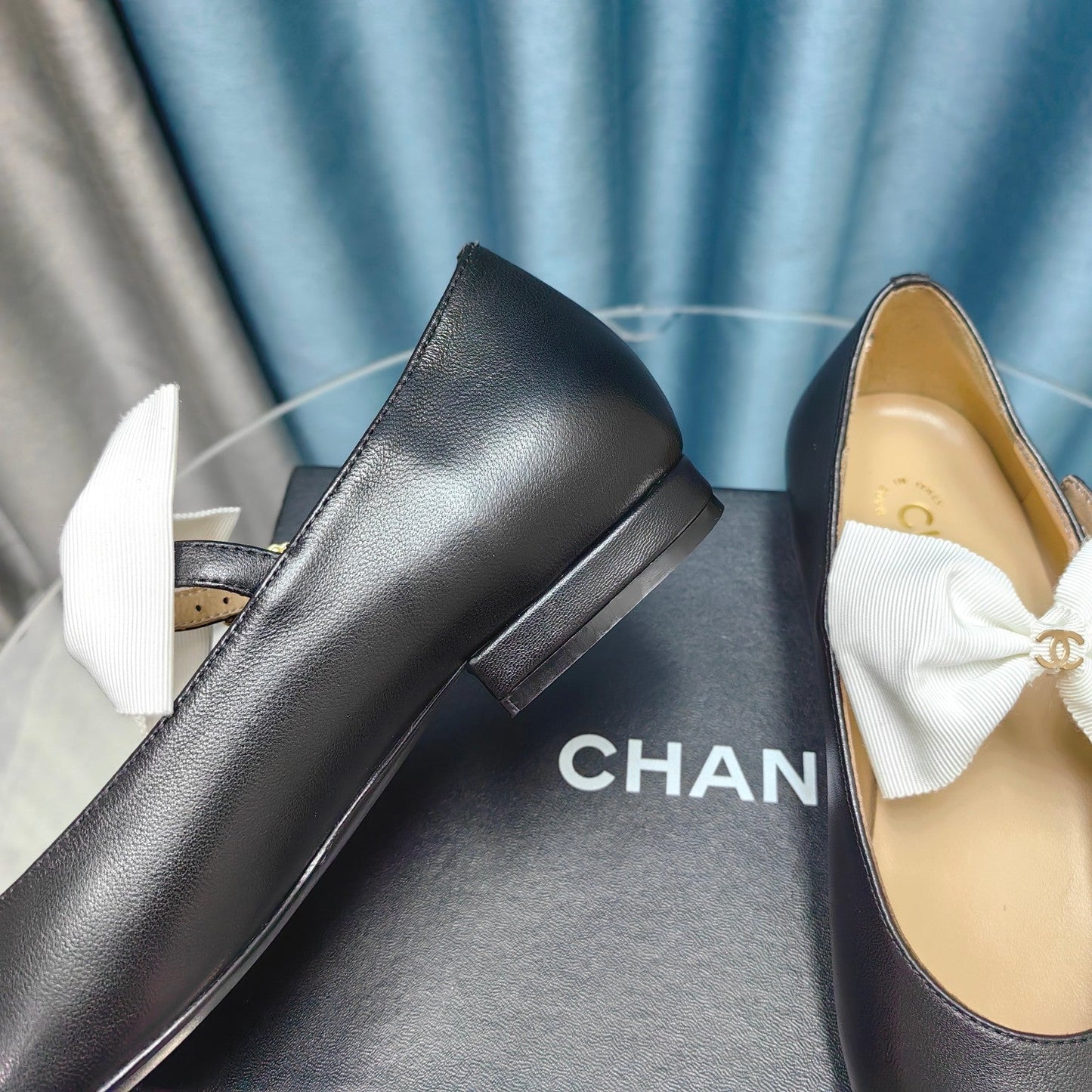 MARY JANE SHOES BLACK SHEEPSKIN WITH WHITE BOW - 35
