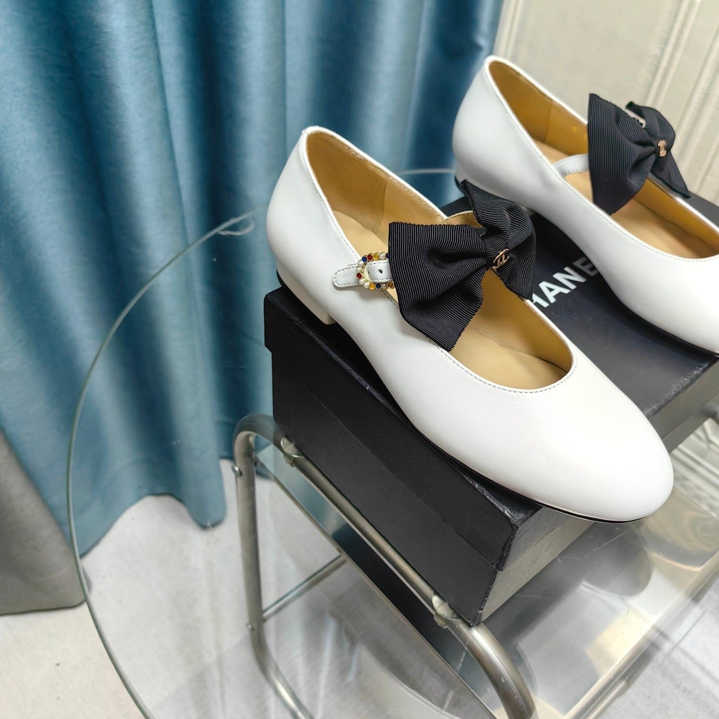 MARY JANE SHOES WHITE SHEEPSKIN WITH BLACK BOW - 35