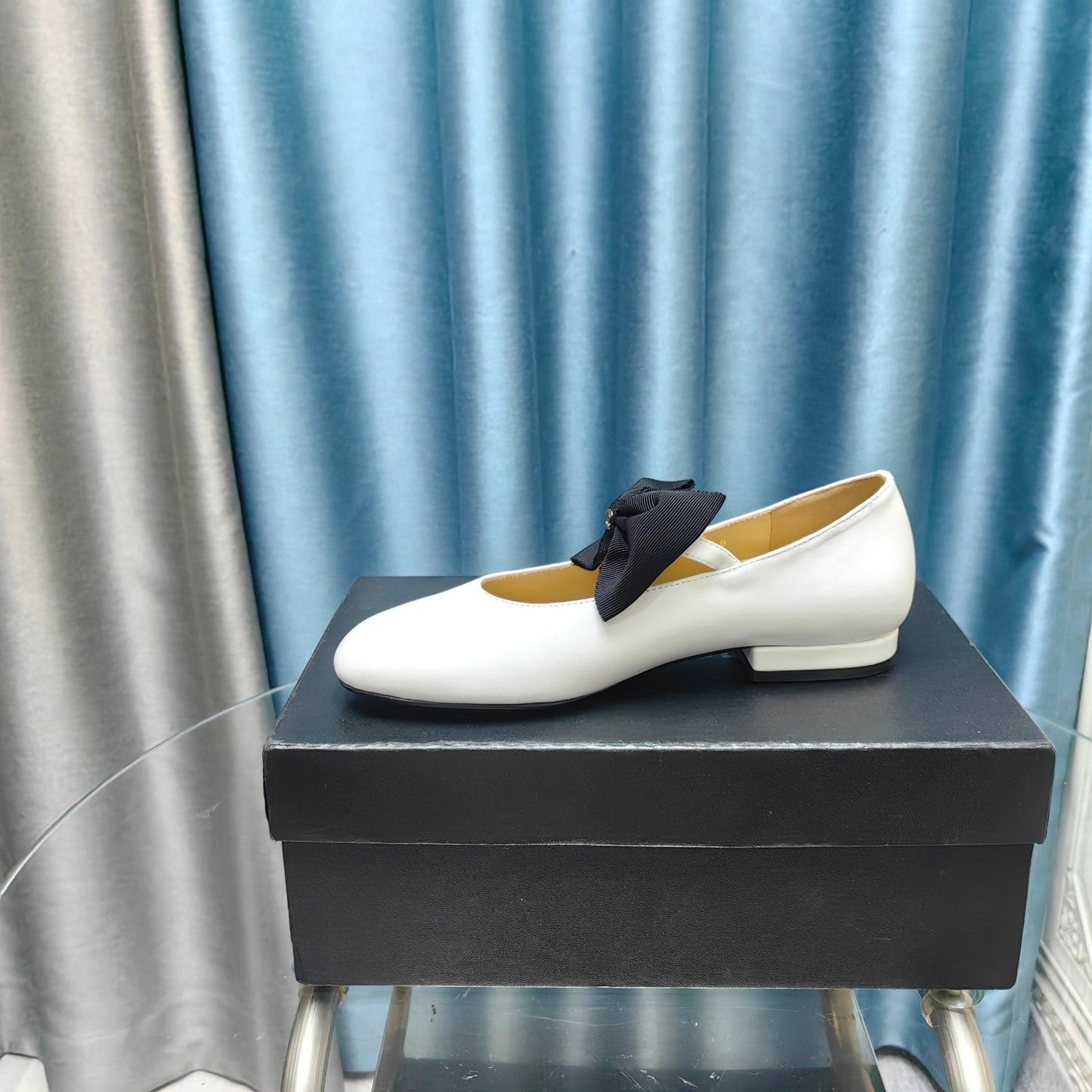 MARY JANE SHOES WHITE SHEEPSKIN WITH BLACK BOW - 35
