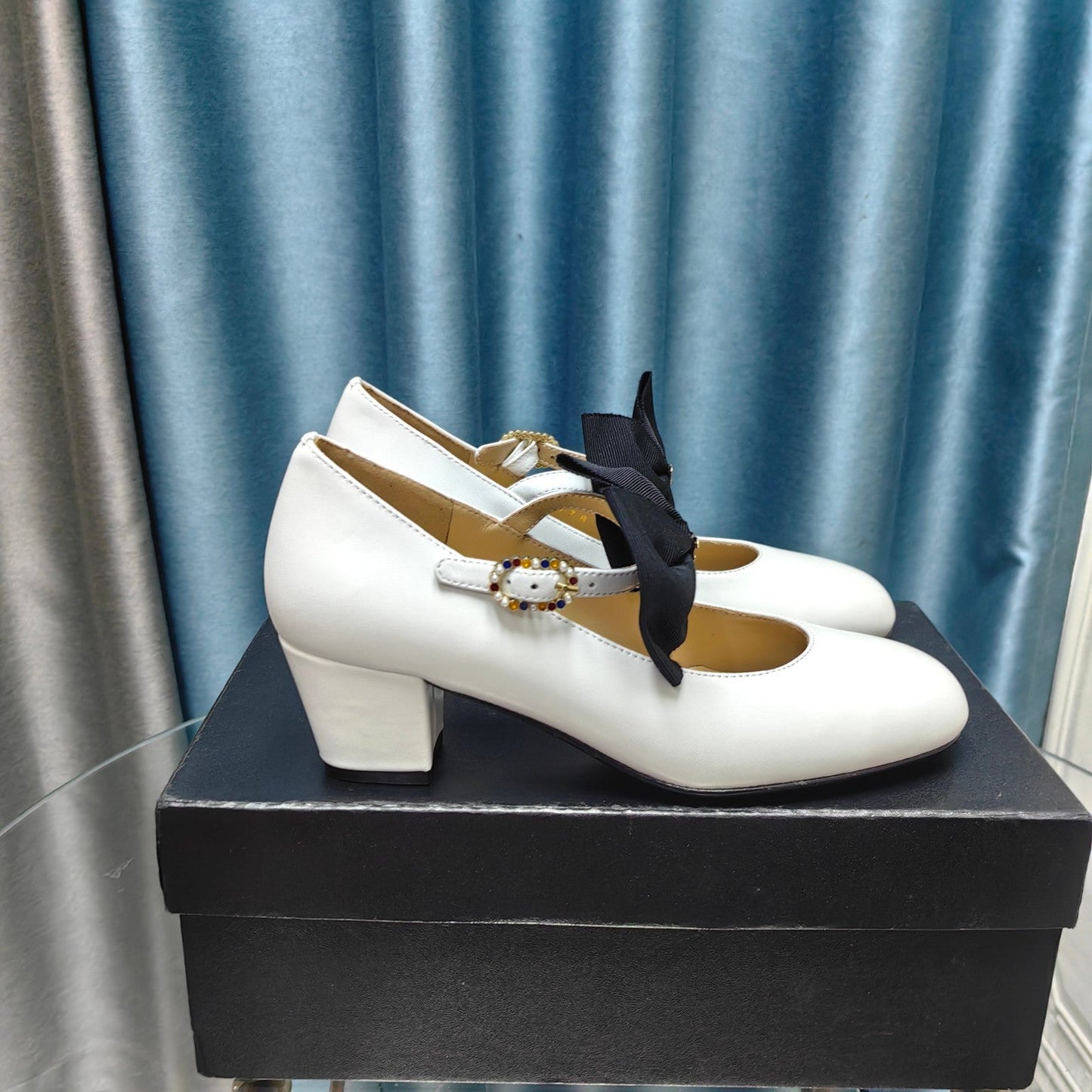 HIGH MARY JANE SHOES WHITE SHEEPSKIN WITH BLACK BOW - 35