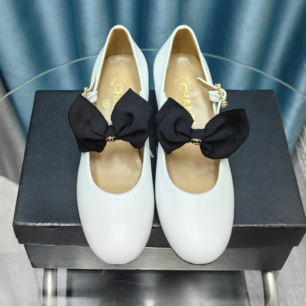 HIGH MARY JANE SHOES WHITE SHEEPSKIN WITH BLACK BOW - 35