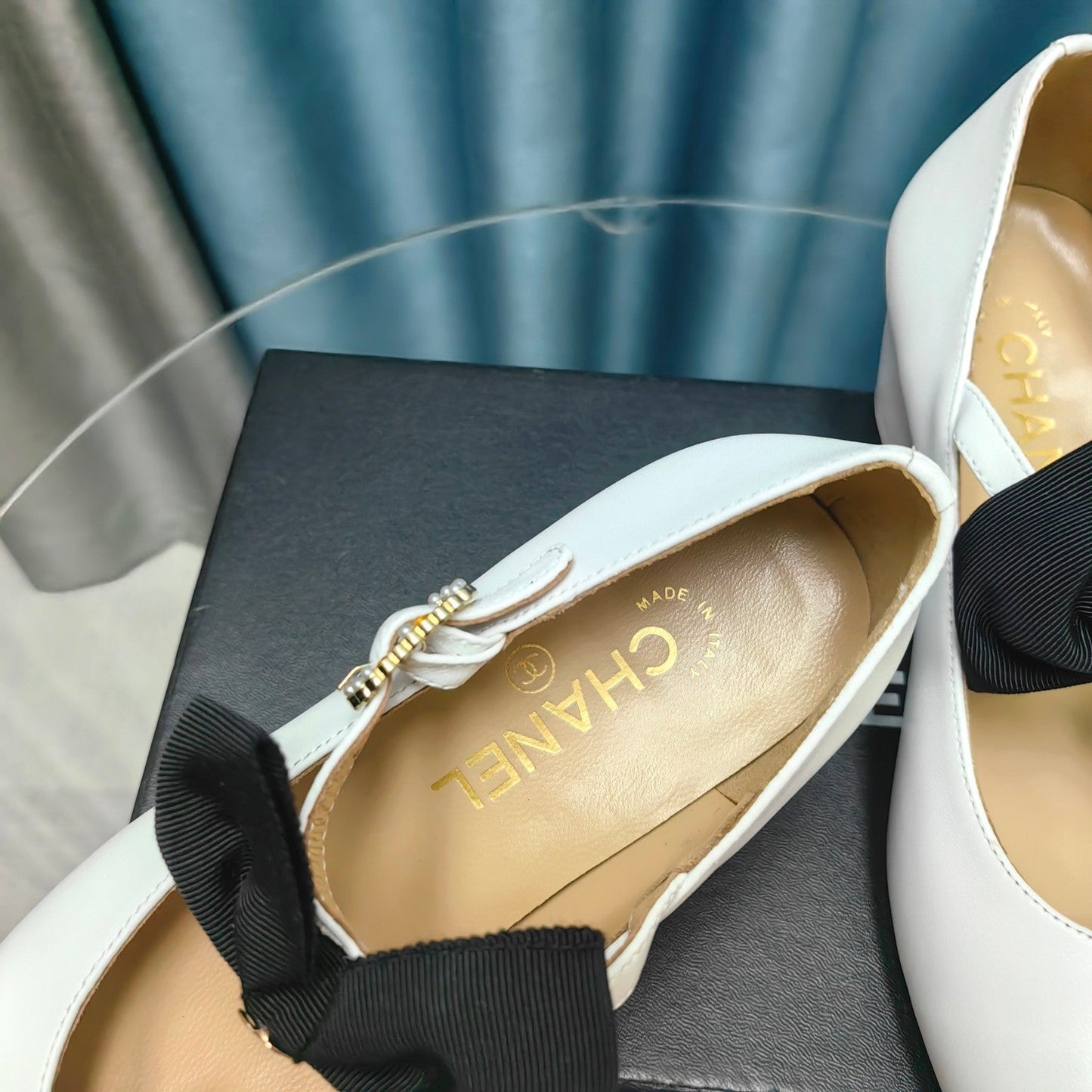 HIGH MARY JANE SHOES WHITE SHEEPSKIN WITH BLACK BOW - 35
