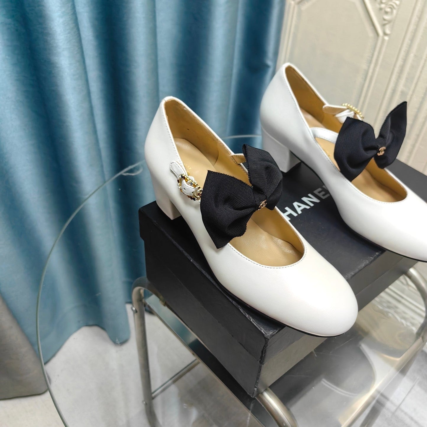 HIGH MARY JANE SHOES WHITE SHEEPSKIN WITH BLACK BOW - 35