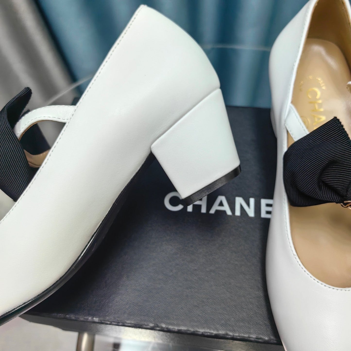 HIGH MARY JANE SHOES WHITE SHEEPSKIN WITH BLACK BOW - 35
