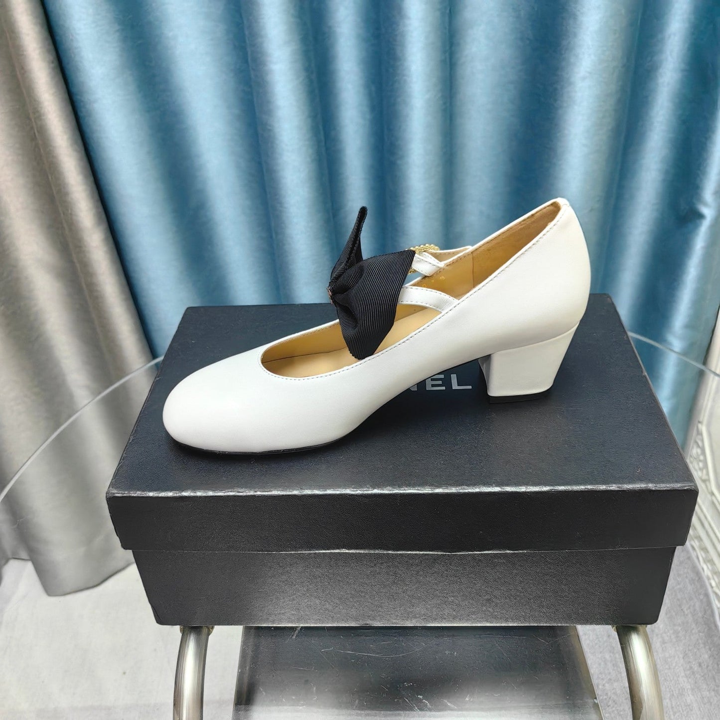 HIGH MARY JANE SHOES WHITE SHEEPSKIN WITH BLACK BOW - 35