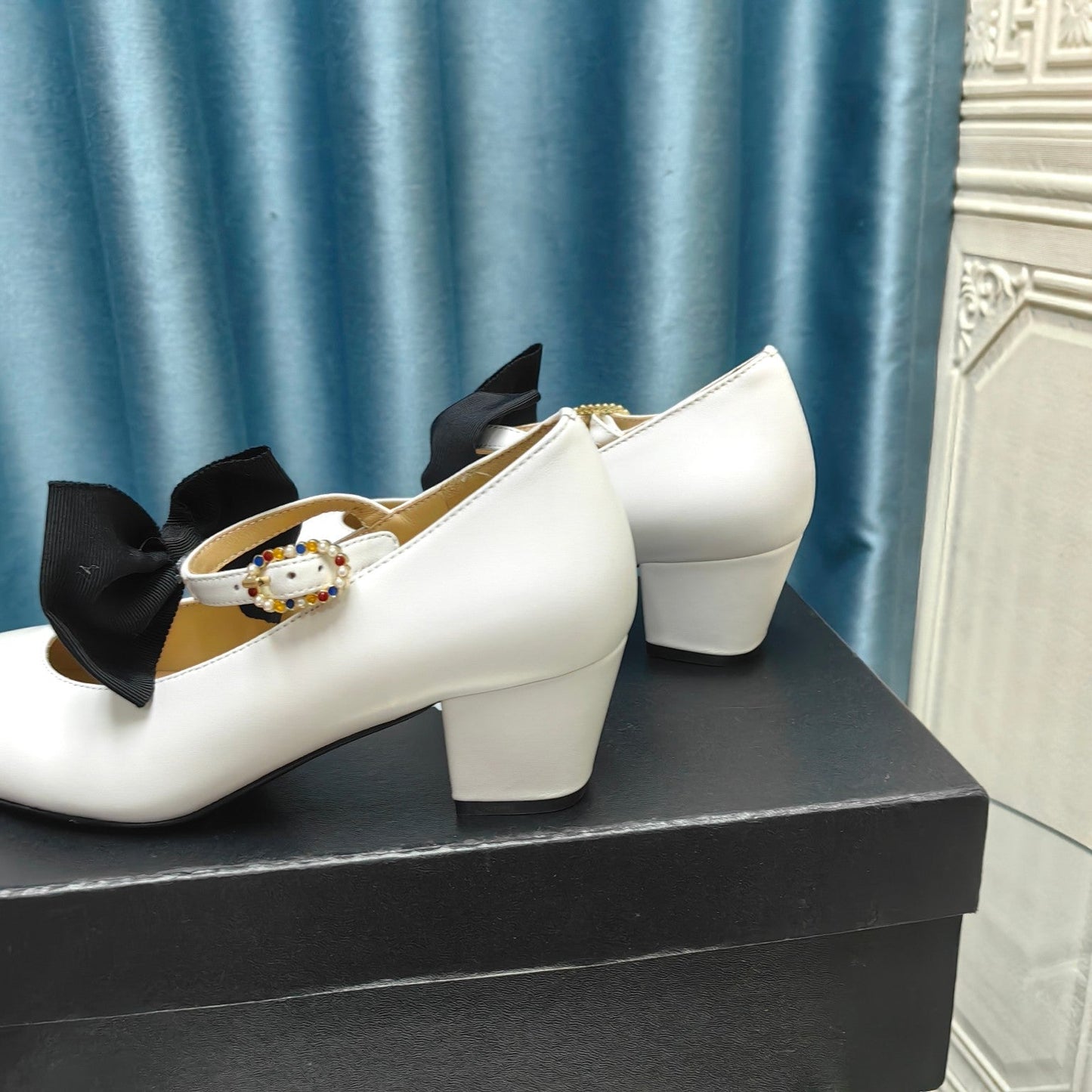HIGH MARY JANE SHOES WHITE SHEEPSKIN WITH BLACK BOW - 35