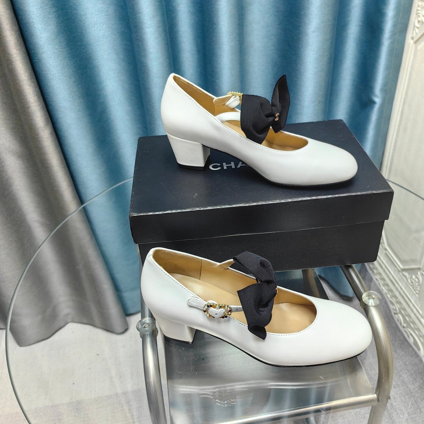 HIGH MARY JANE SHOES WHITE SHEEPSKIN WITH BLACK BOW - 35