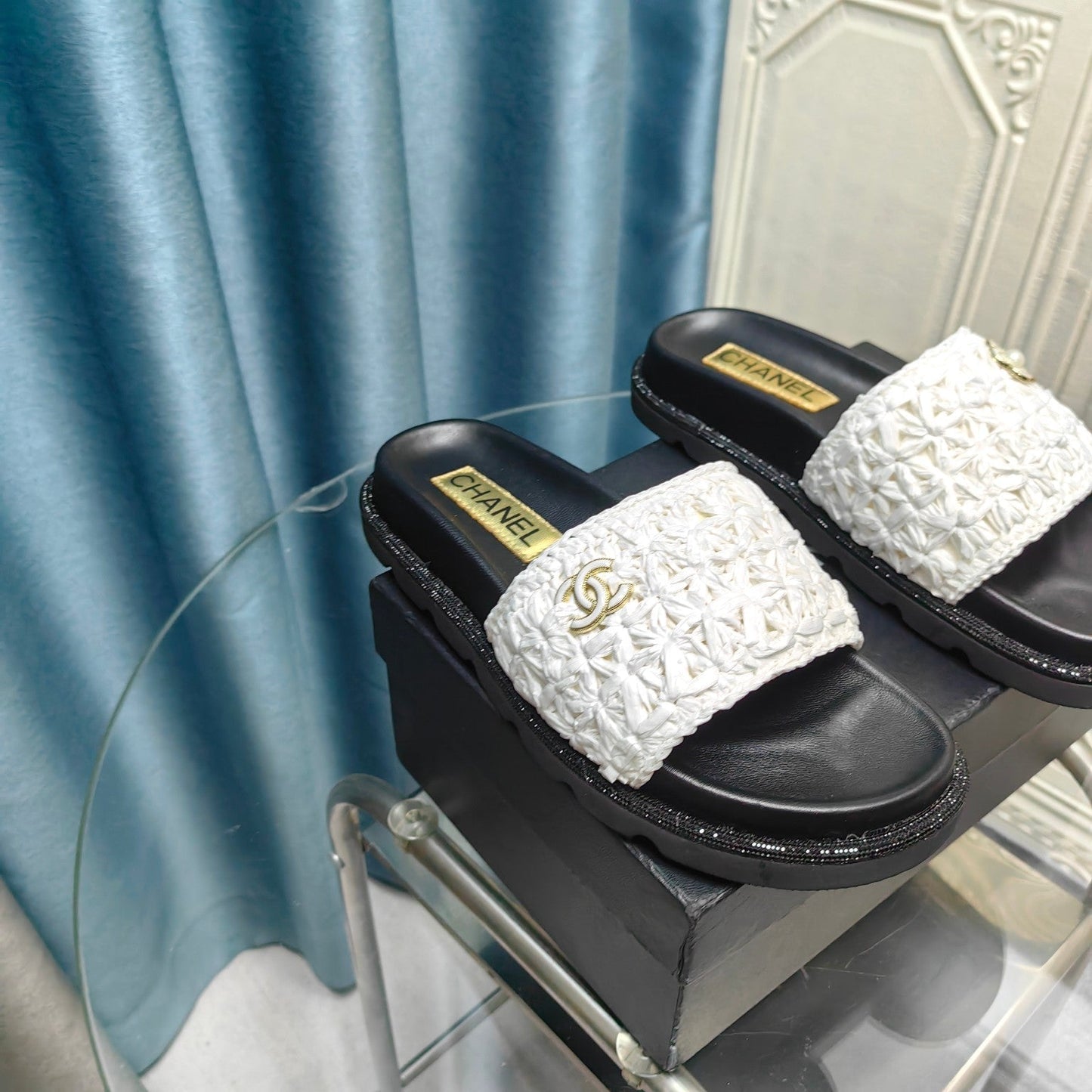 KNIT SLIPPERS IN LIGHT PINK WOVEN SATIN AND BLACK SHEEPSKIN - 35