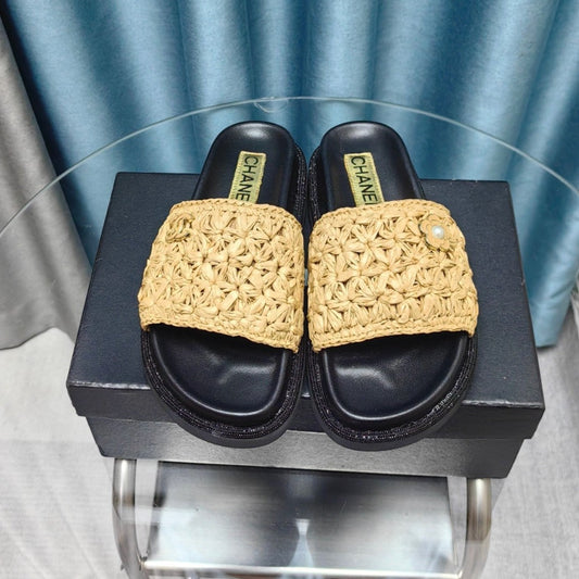 KNIT SLIPPERS IN DARK CREAM WOVEN SATIN AND BLACK SHEEPSKIN - 35