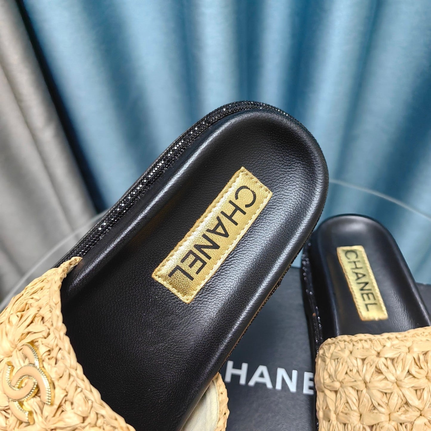 KNIT SLIPPERS IN DARK CREAM WOVEN SATIN AND BLACK SHEEPSKIN - 35