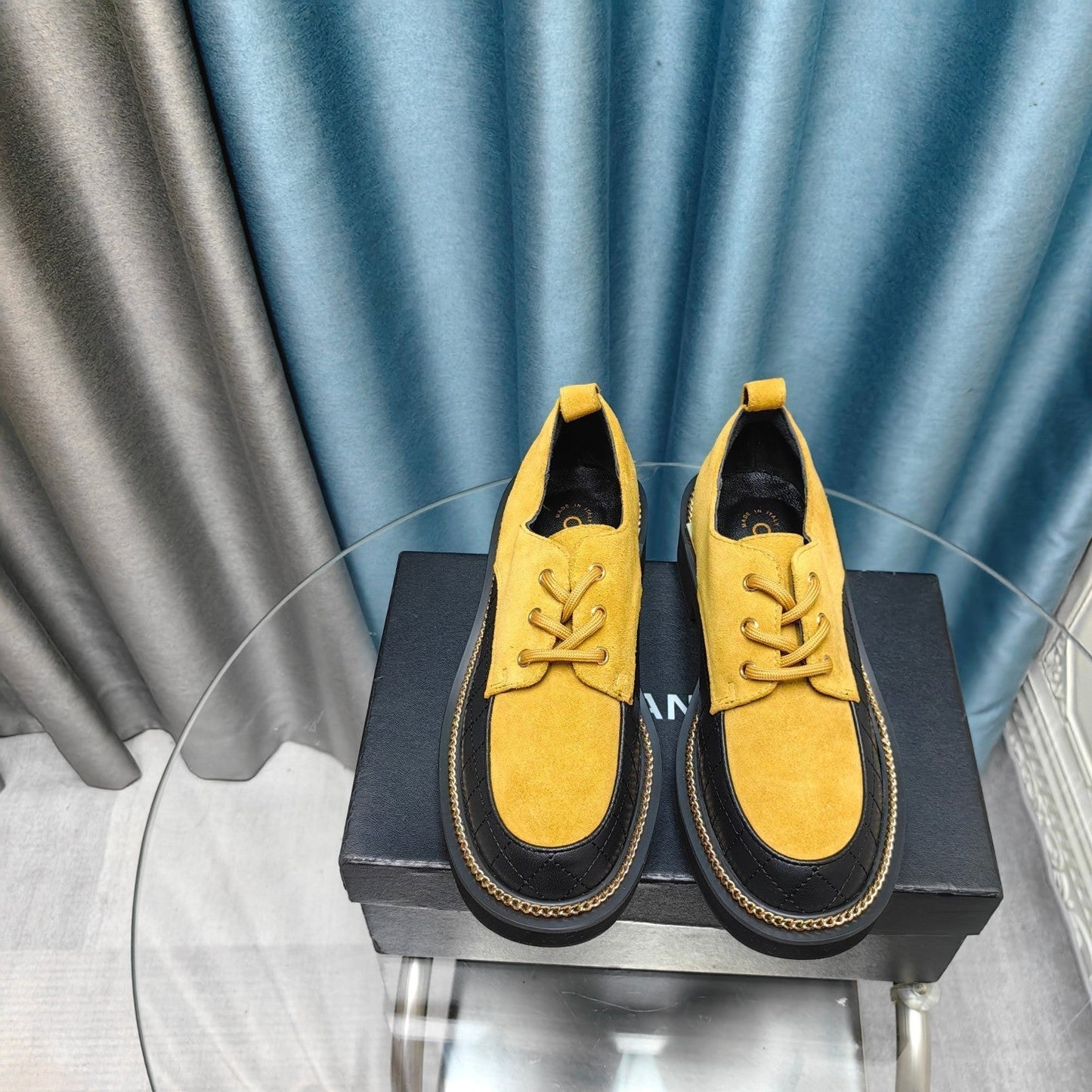 OXFORD SHOES IN GOLD YELLOW SUEDE AND BLACK SHEEPSKIN - 35