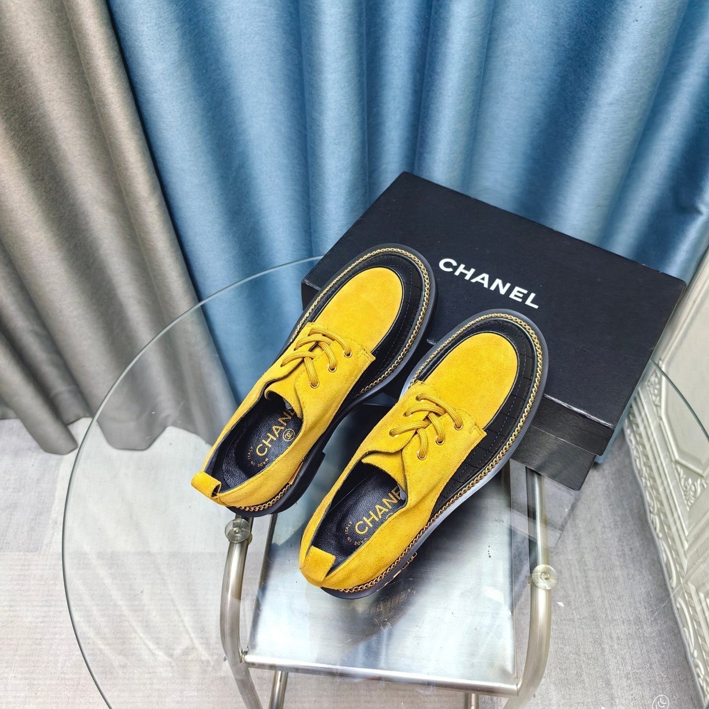 OXFORD SHOES IN GOLD YELLOW SUEDE AND BLACK SHEEPSKIN - 35
