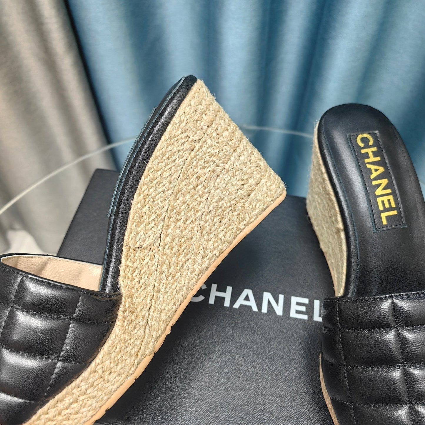 WEDGE BLACK SHEEPSKIN - 35