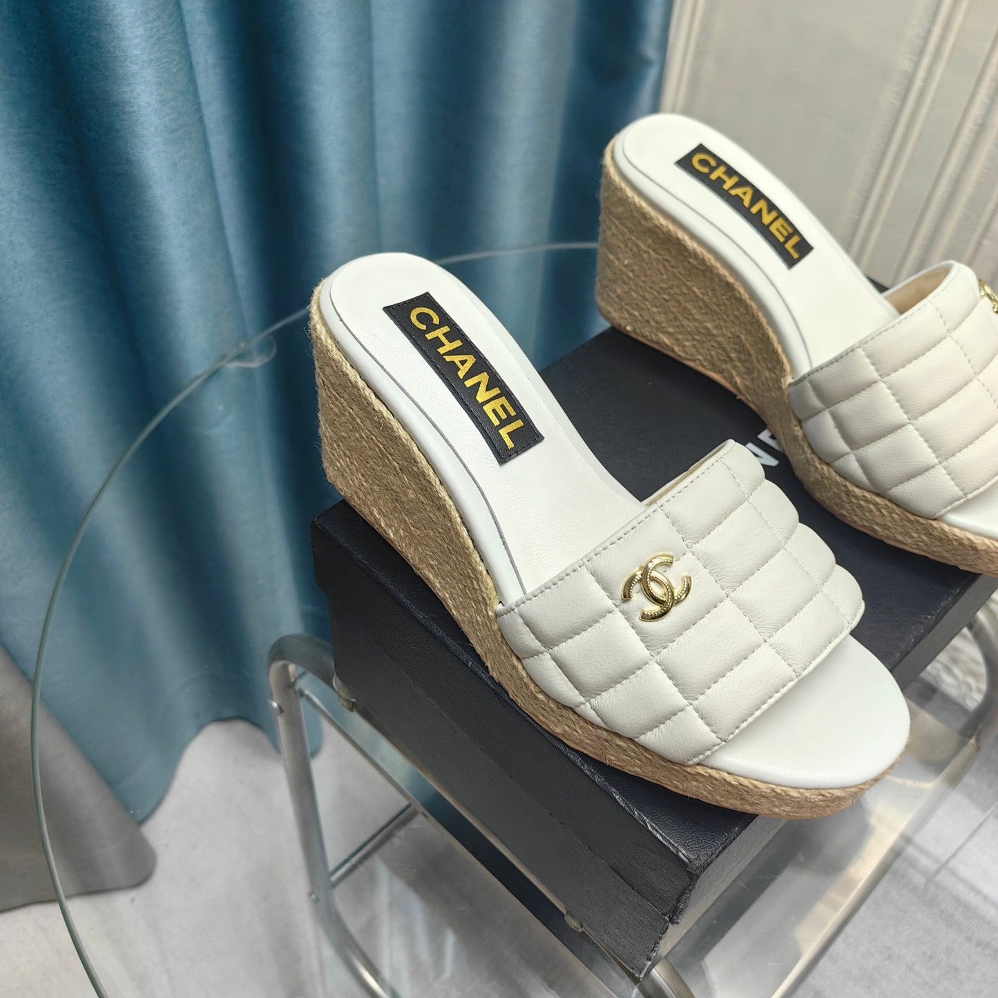WEDGE WHITE SHEEPSKIN - 35