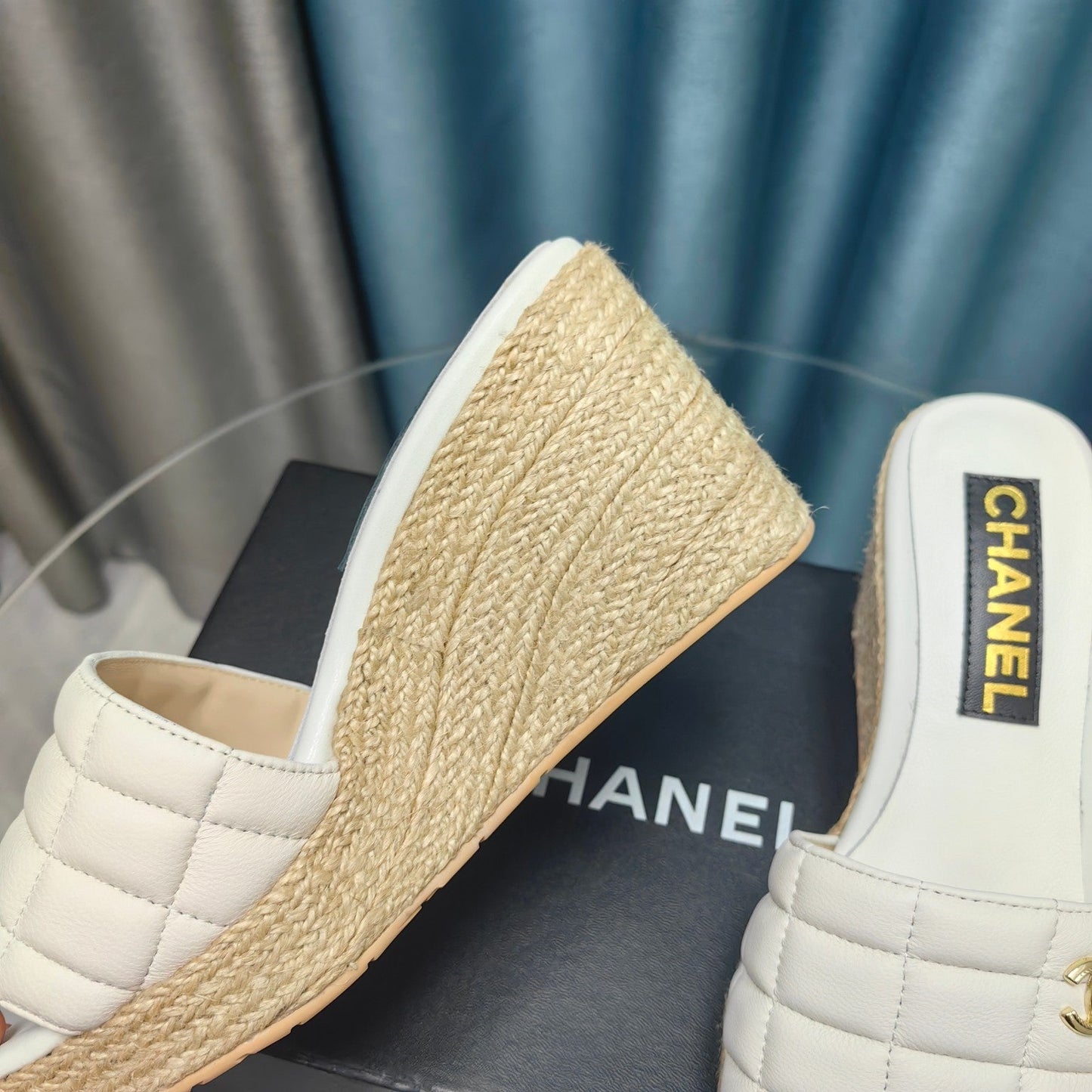 WEDGE WHITE SHEEPSKIN - 35