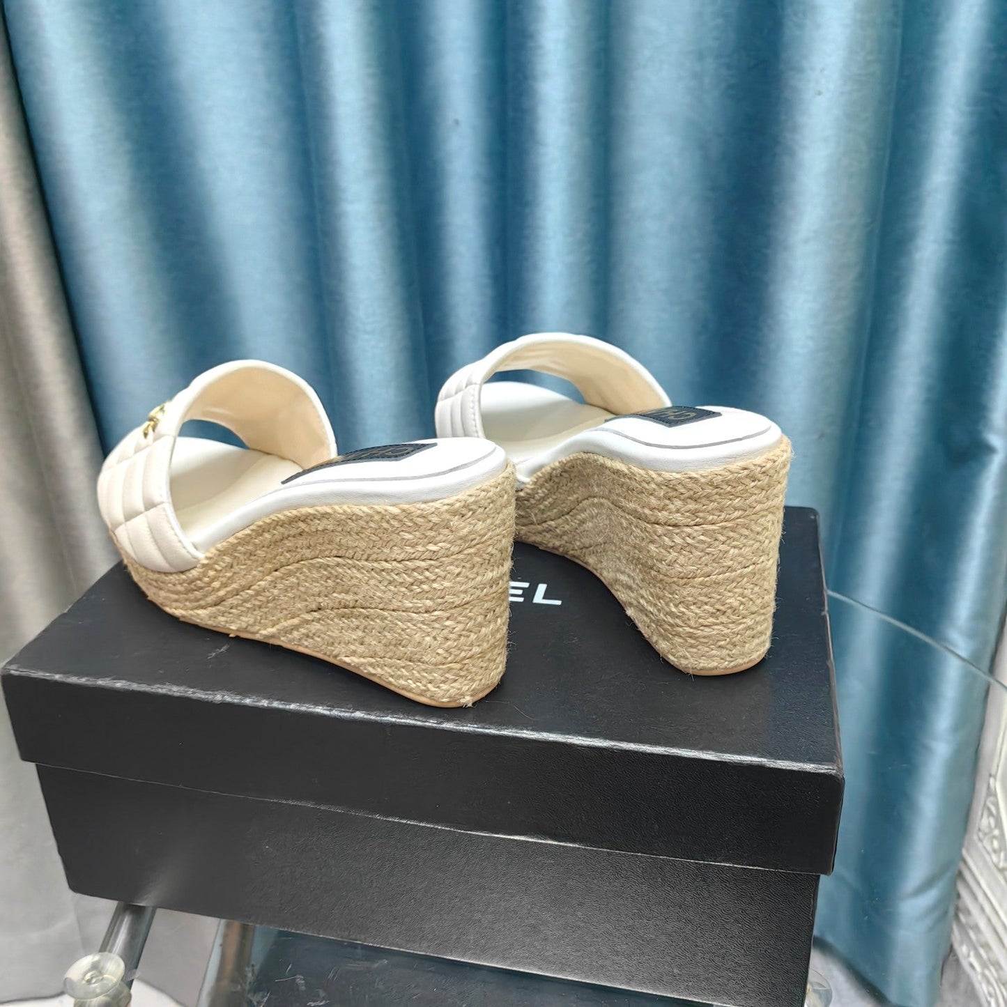 WEDGE WHITE SHEEPSKIN - 35