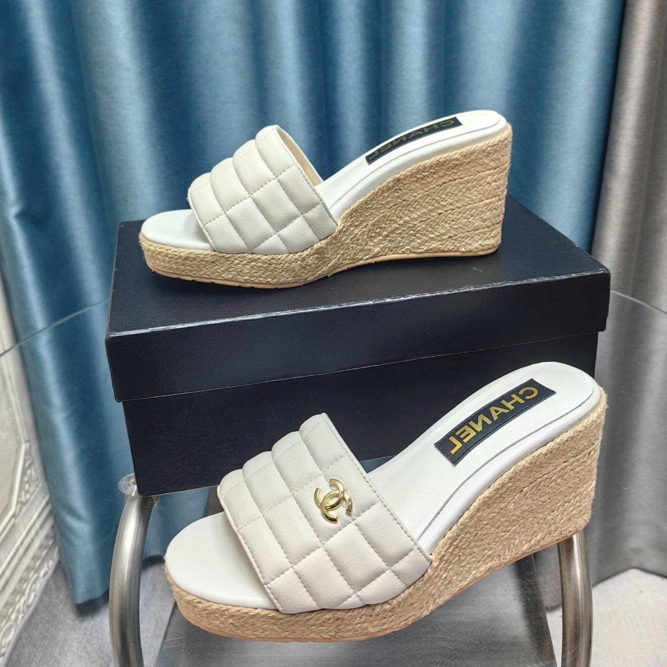 WEDGE WHITE SHEEPSKIN - 35