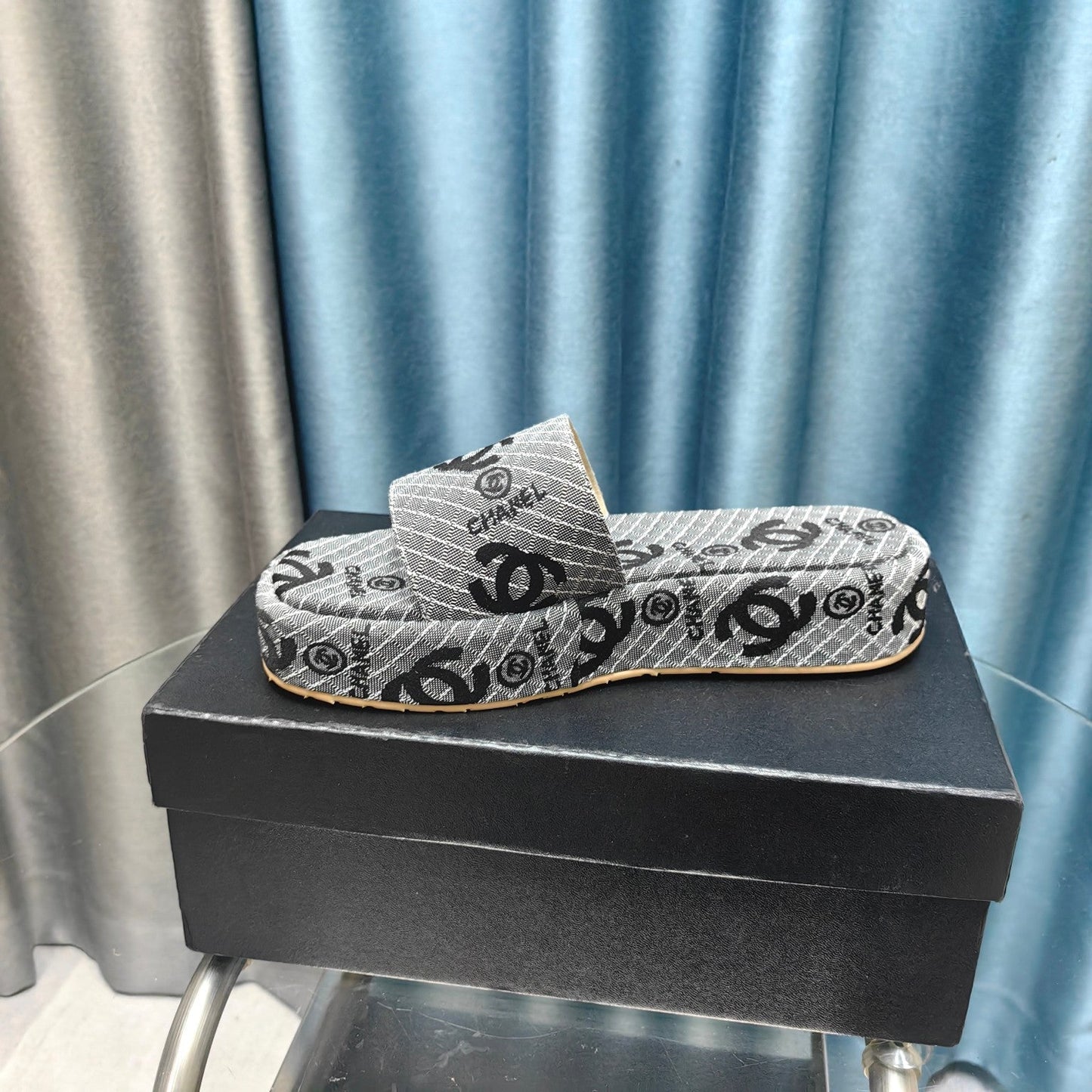 THICK-SOLE SLIPPERS GREY SATIN - 35