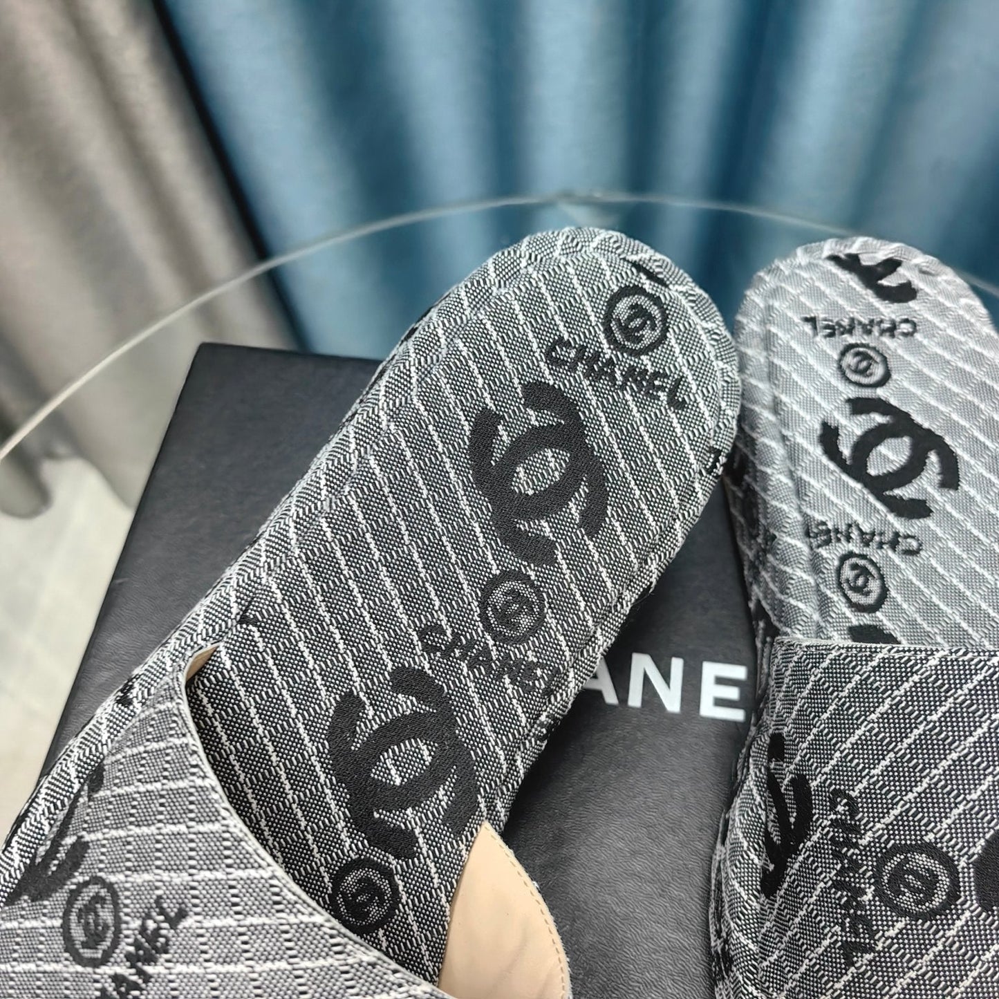 THICK-SOLE SLIPPERS GREY SATIN - 35