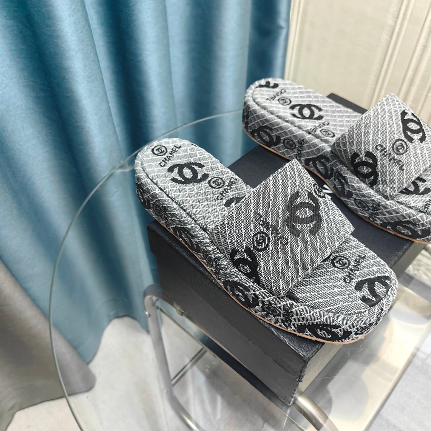 THICK-SOLE SLIPPERS GREY SATIN - 35