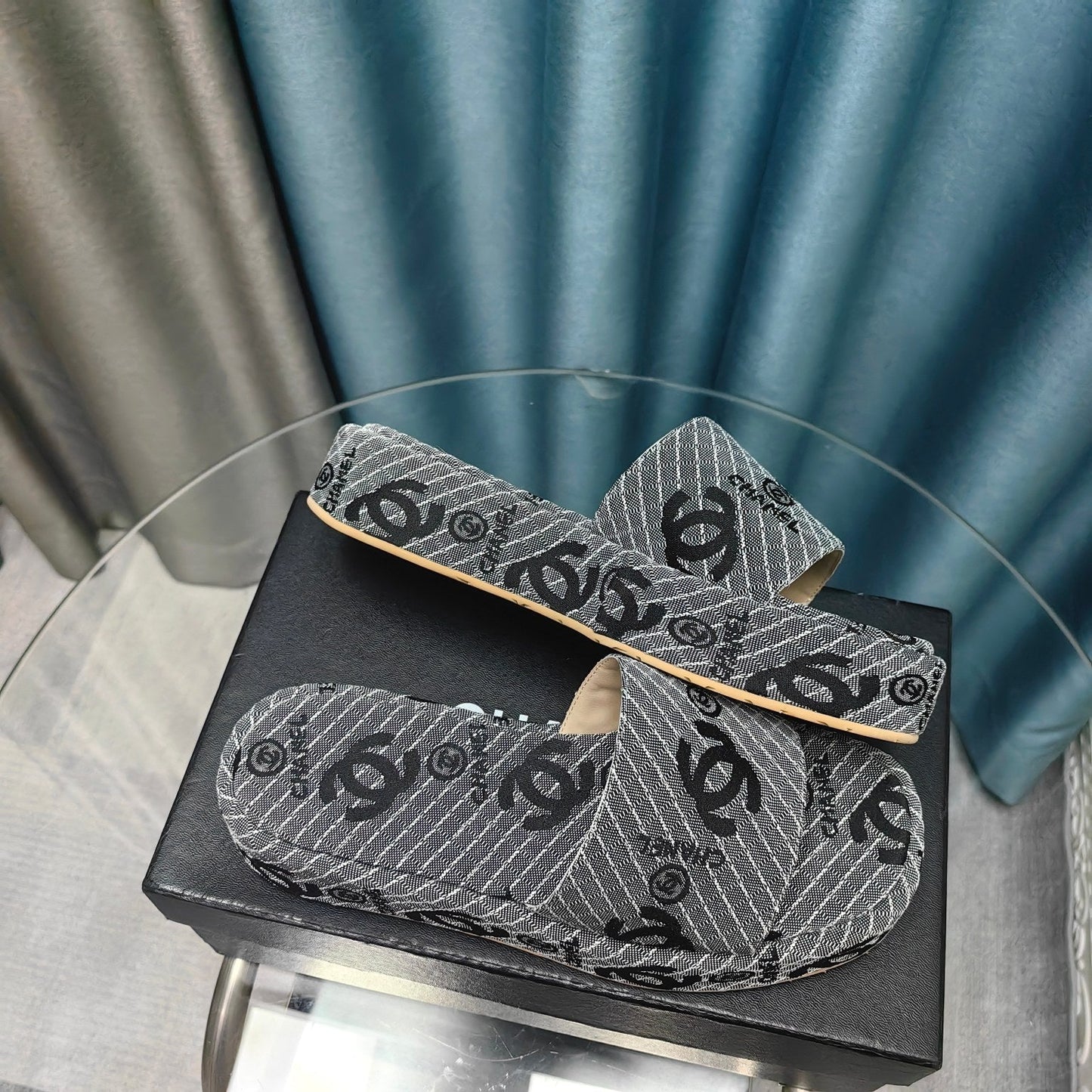 THICK-SOLE SLIPPERS GREY SATIN - 35