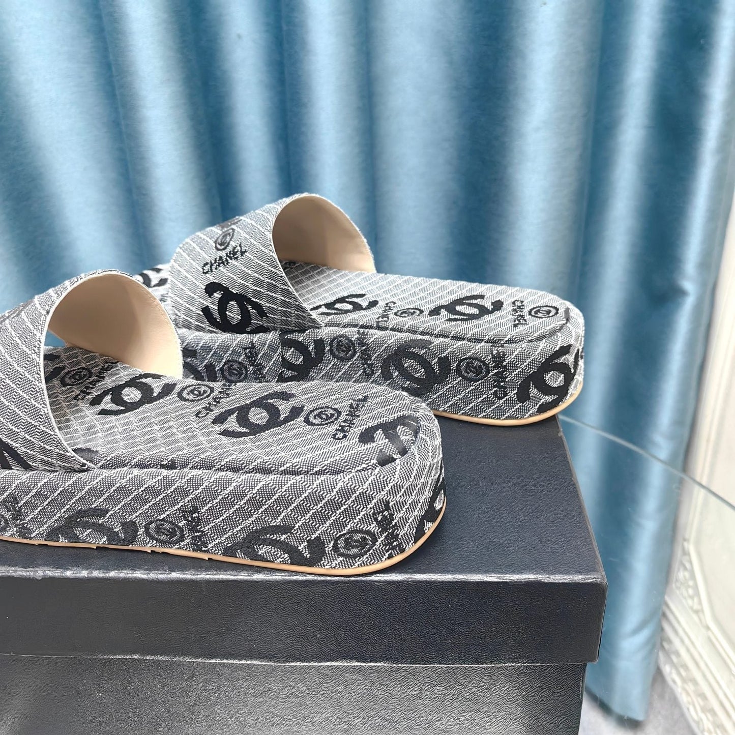 THICK-SOLE SLIPPERS GREY SATIN - 35