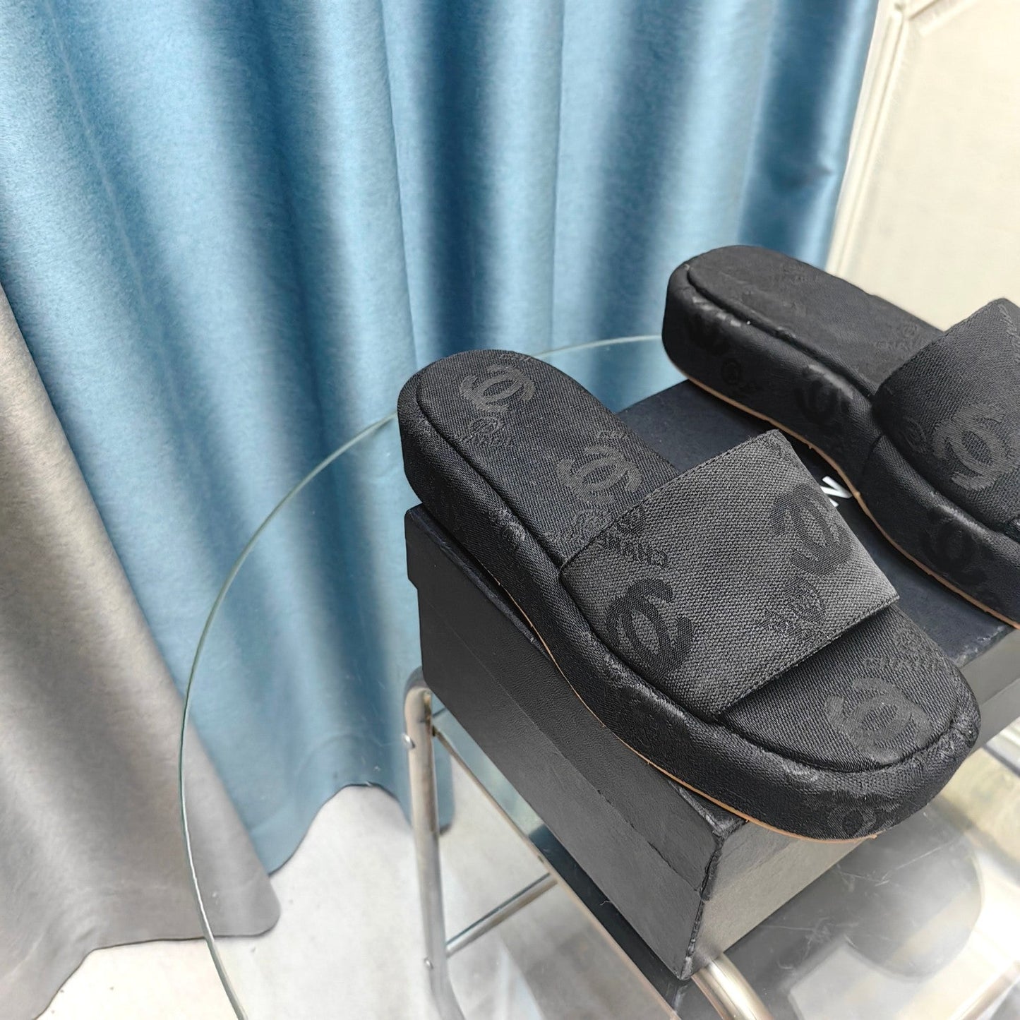 THICK-SOLE SLIPPERS BLACK SATIN - 35