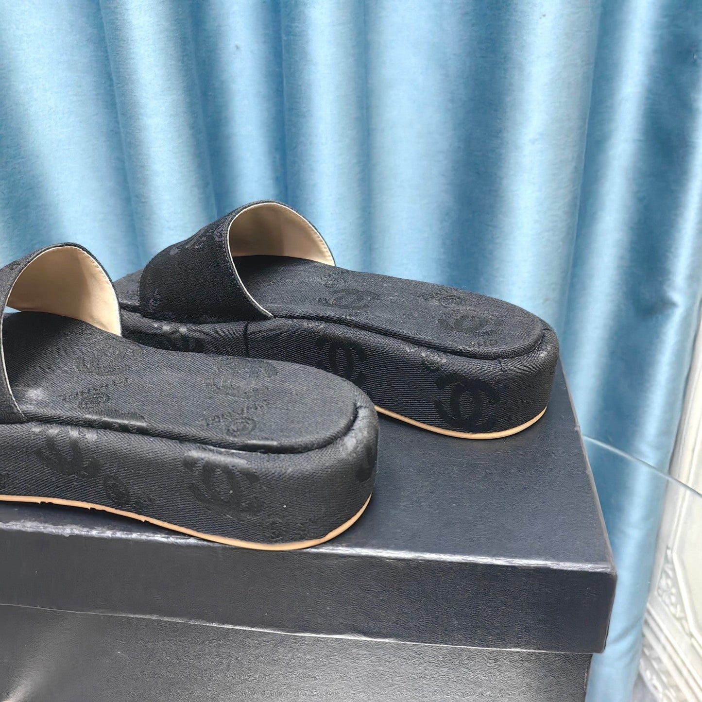 THICK-SOLE SLIPPERS BLACK SATIN - 35