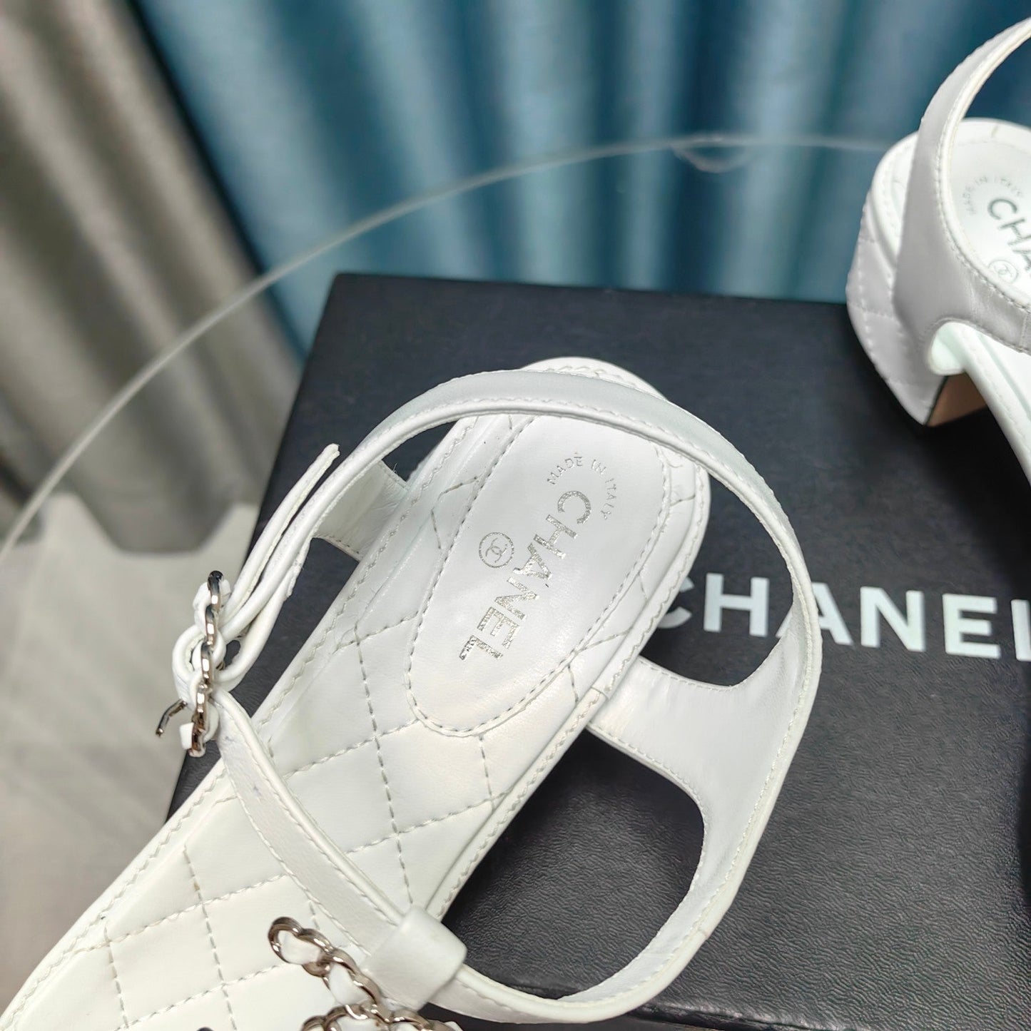 CLASSIC THONG SANDALS WHITE LAMBSKIN WITH PEARL BUCKLE - 35