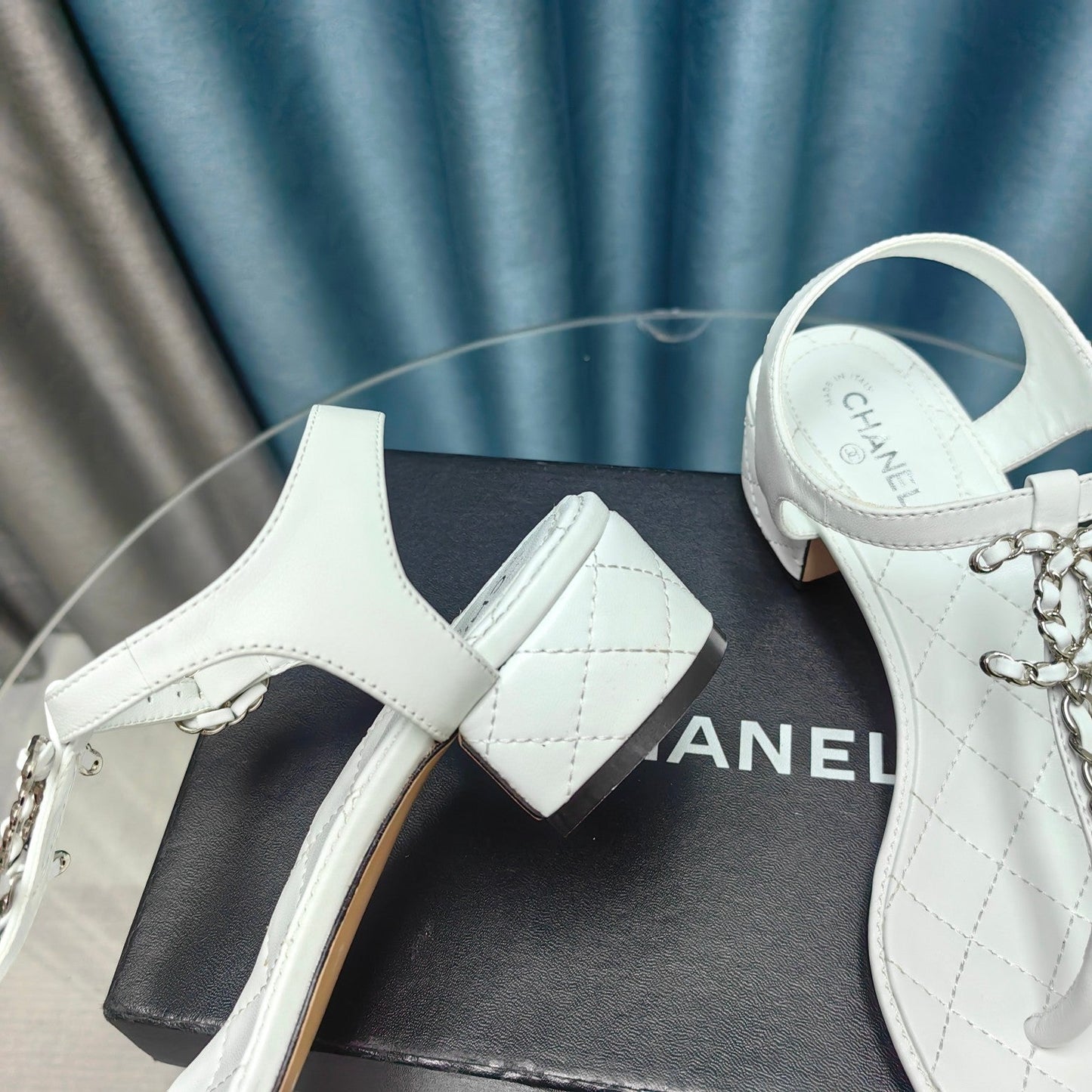 CLASSIC THONG SANDALS WHITE LAMBSKIN WITH PEARL BUCKLE - 35