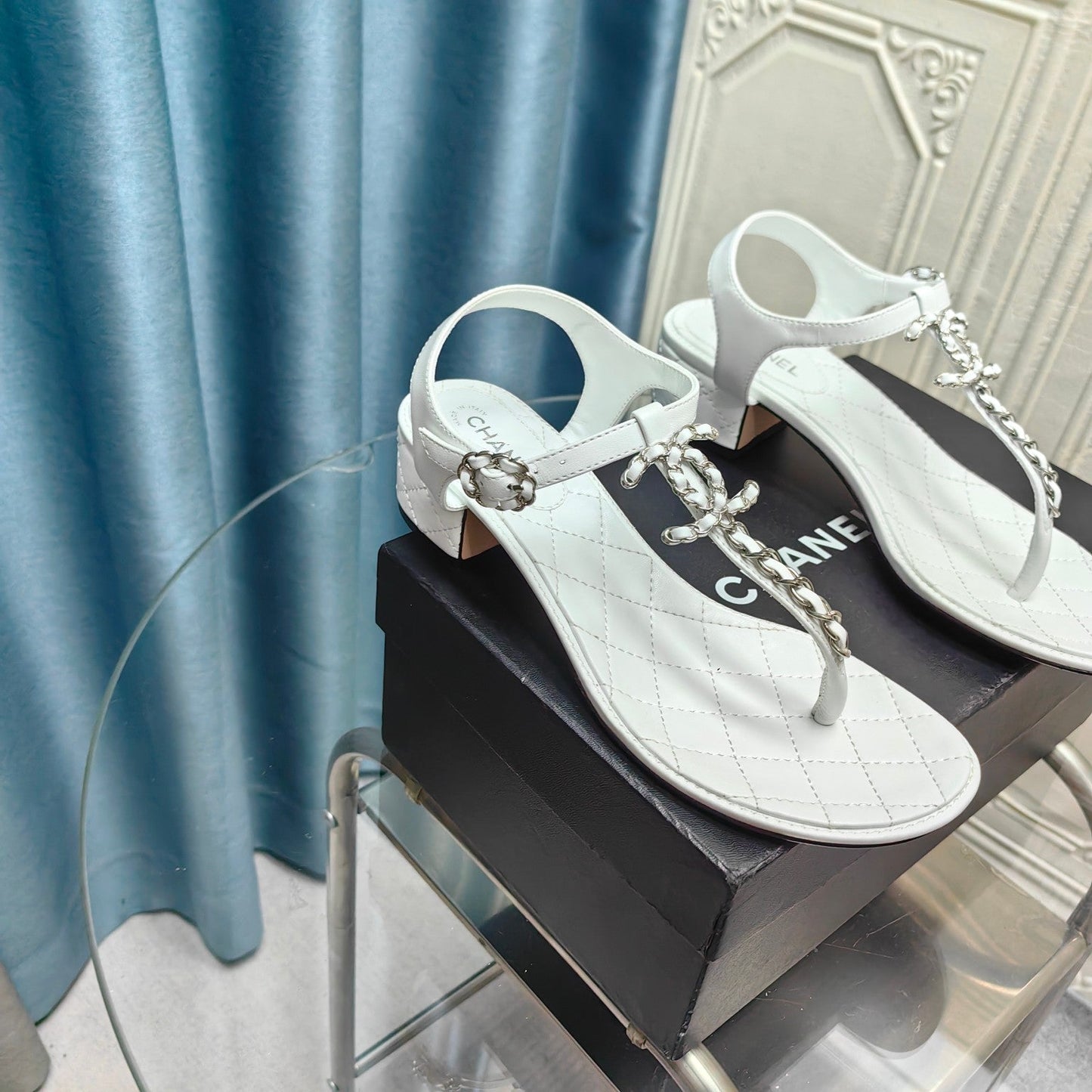 CLASSIC THONG SANDALS WHITE LAMBSKIN WITH PEARL BUCKLE - 35
