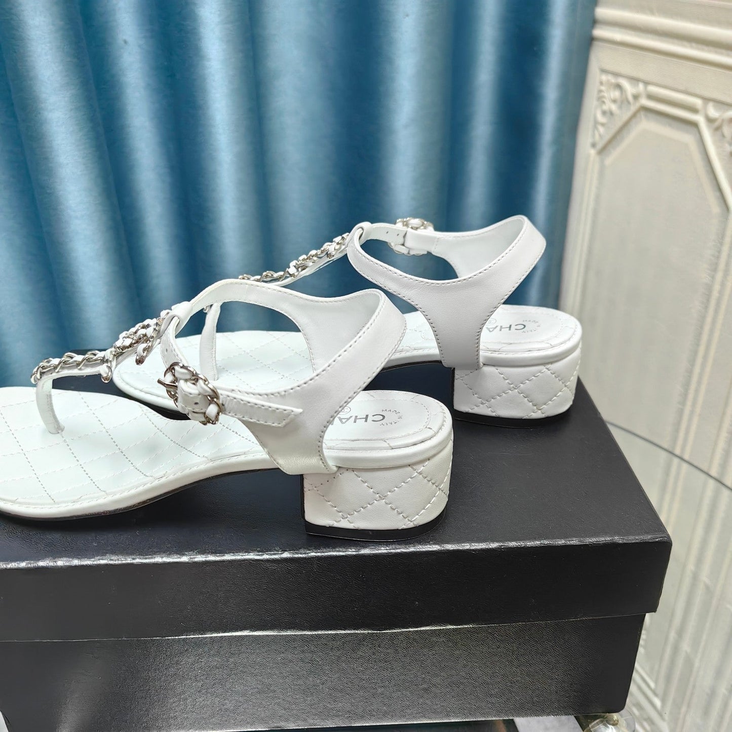 CLASSIC THONG SANDALS WHITE LAMBSKIN WITH PEARL BUCKLE - 35