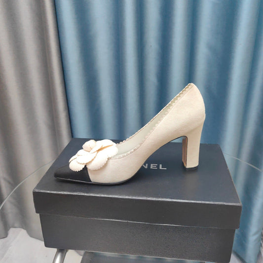 CC HIGH HEELS 80 MM IN WHITE SUEDE AND BLACK CALFSKIN WITH FLOWER - 35