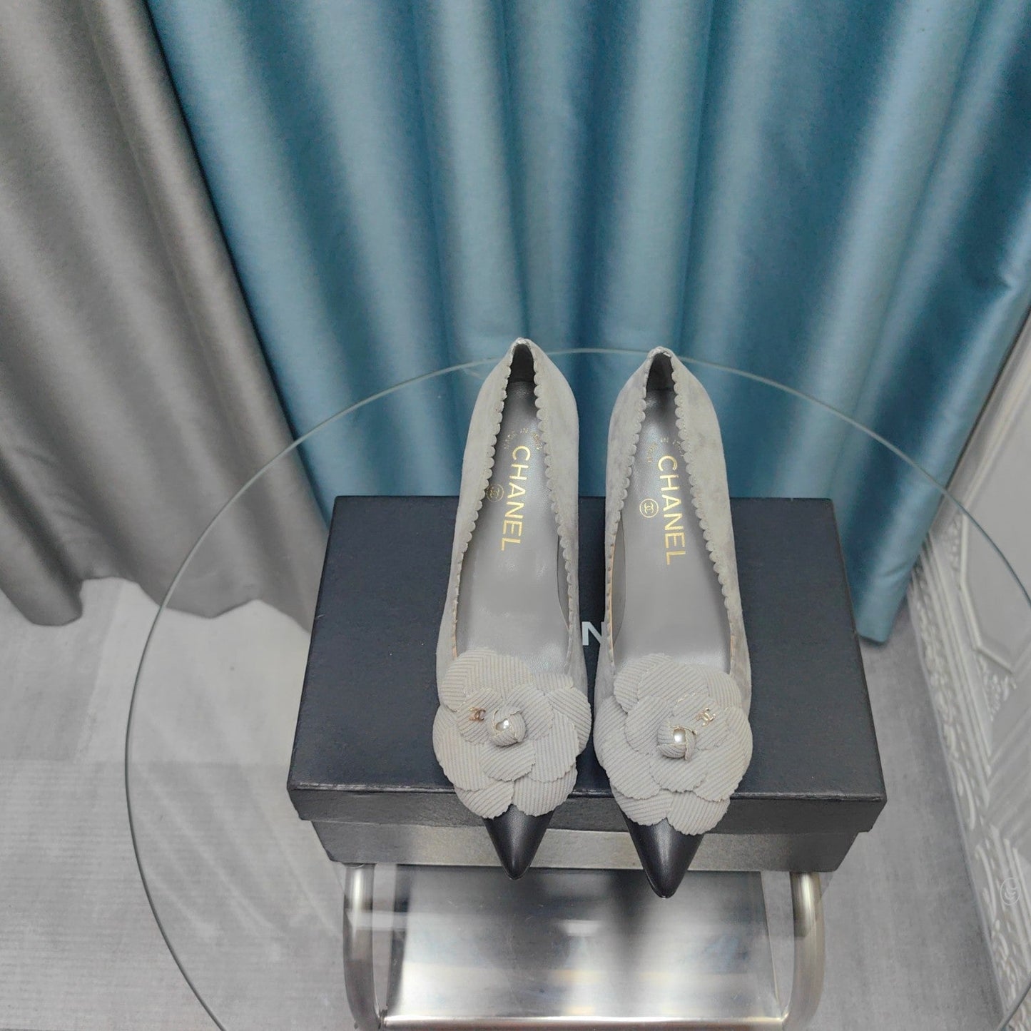 CC HIGH HEELS 80 MM IN SPANISH GRAY SUEDE AND BLACK CALFSKIN WITH FLOWER - 35