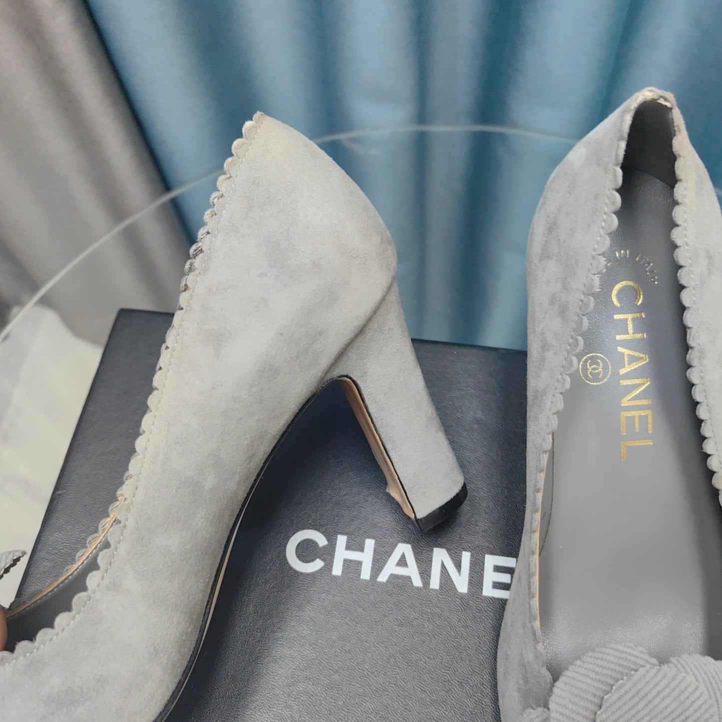 CC HIGH HEELS 80 MM IN SPANISH GRAY SUEDE AND BLACK CALFSKIN WITH FLOWER - 35