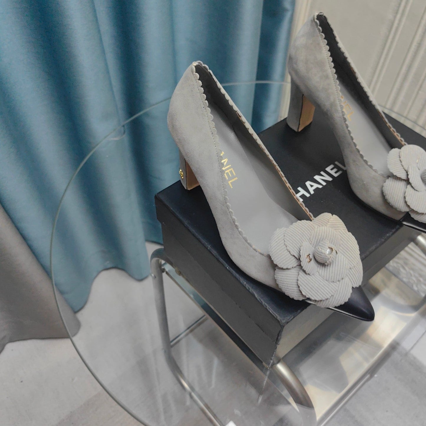 CC HIGH HEELS 80 MM IN SPANISH GRAY SUEDE AND BLACK CALFSKIN WITH FLOWER - 35