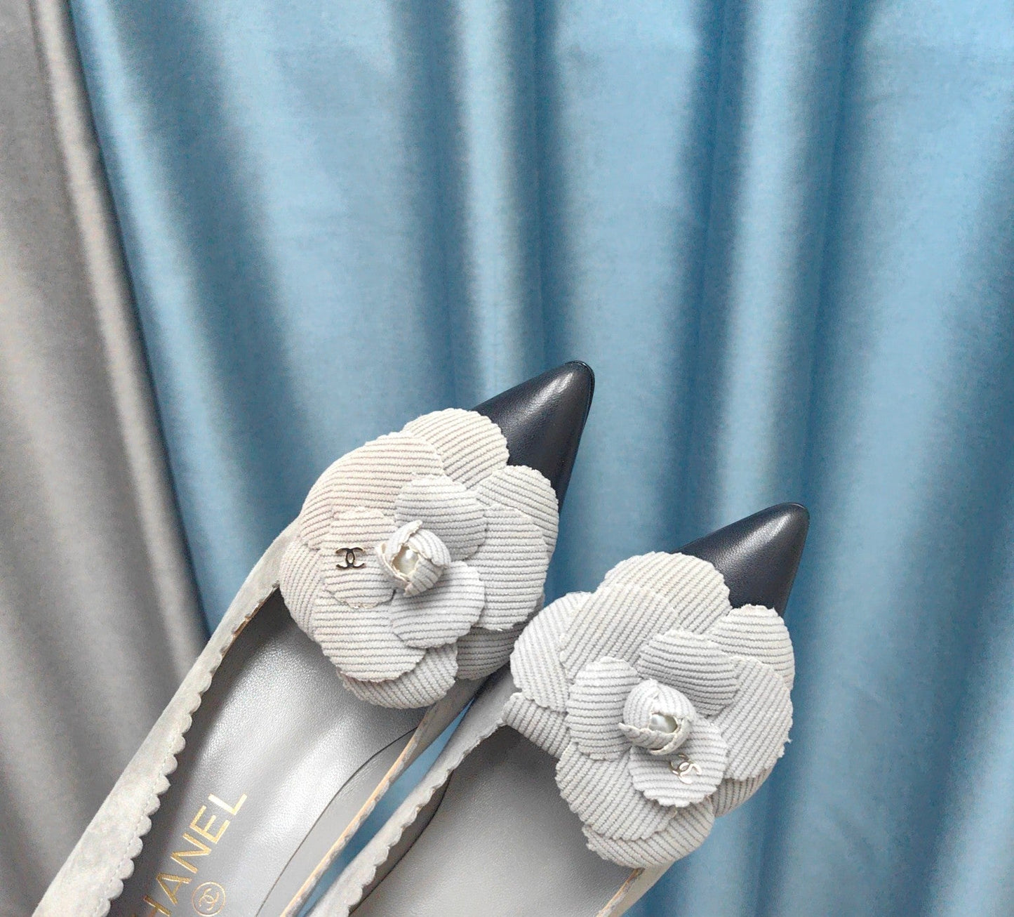 CC HIGH HEELS 80 MM IN SPANISH GRAY SUEDE AND BLACK CALFSKIN WITH FLOWER - 35