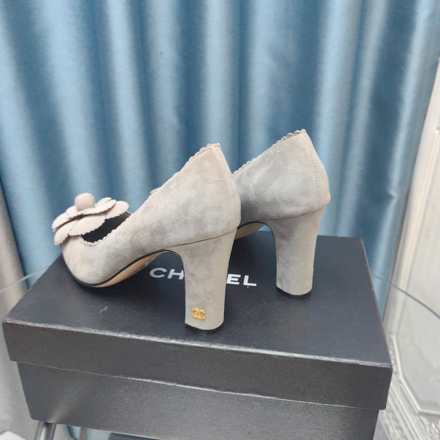 CC HIGH HEELS 80 MM IN SPANISH GRAY SUEDE AND BLACK CALFSKIN WITH FLOWER - 35