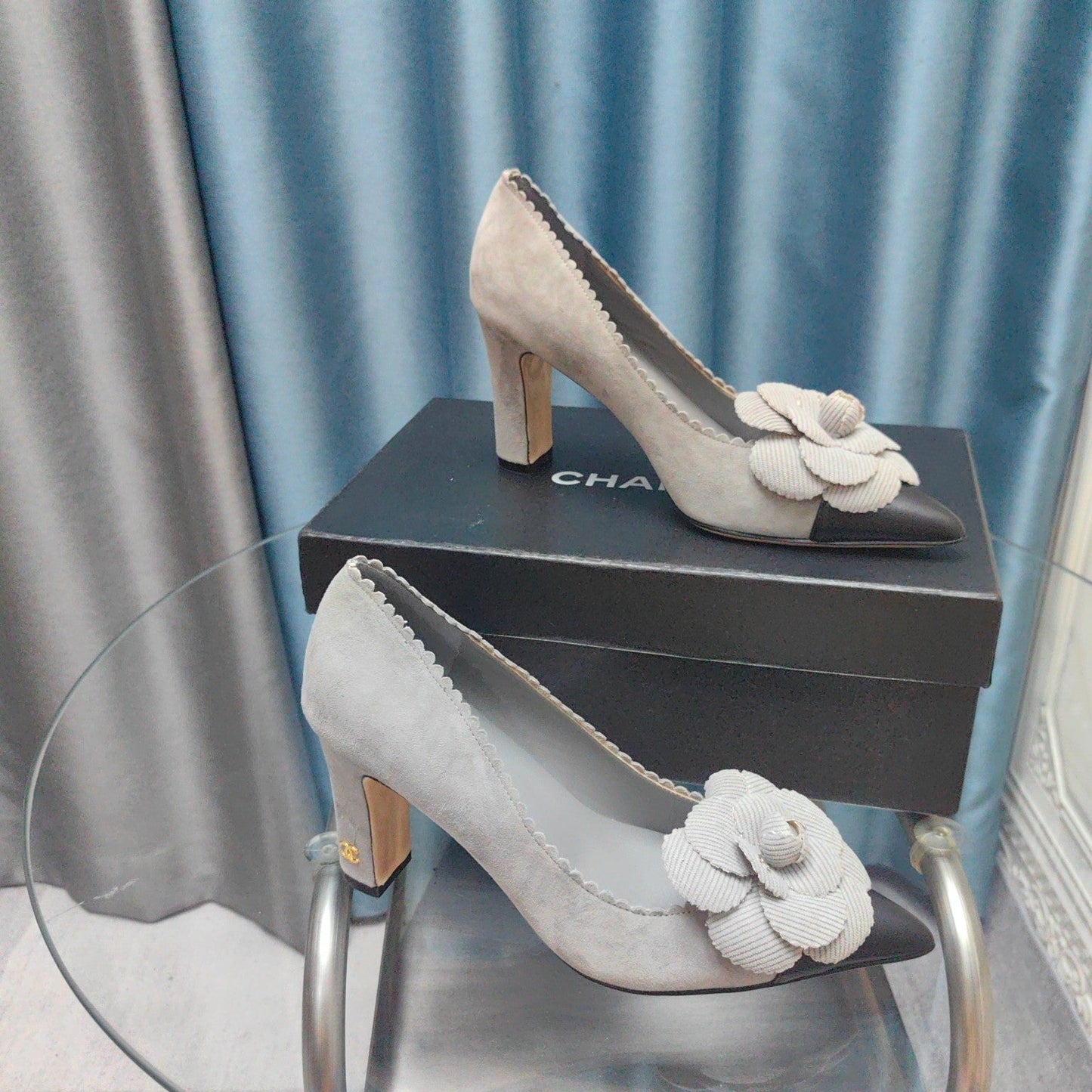 CC HIGH HEELS 80 MM IN SPANISH GRAY SUEDE AND BLACK CALFSKIN WITH FLOWER - 35