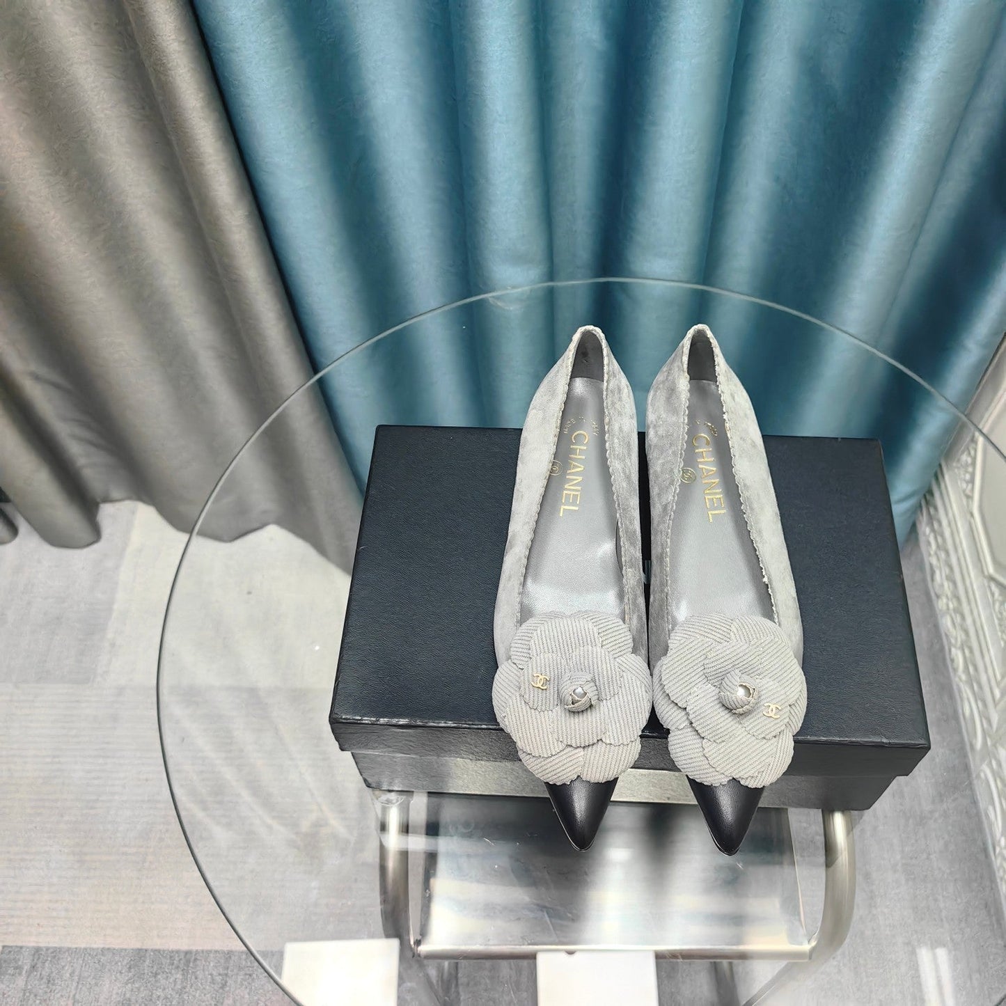 CC BALLET FLAT IN SPANISH GRAY SUEDE AND BLACK CALFSKIN WITH FLOWER - 35