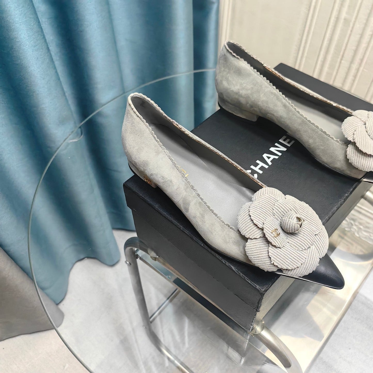 CC BALLET FLAT IN SPANISH GRAY SUEDE AND BLACK CALFSKIN WITH FLOWER - 35